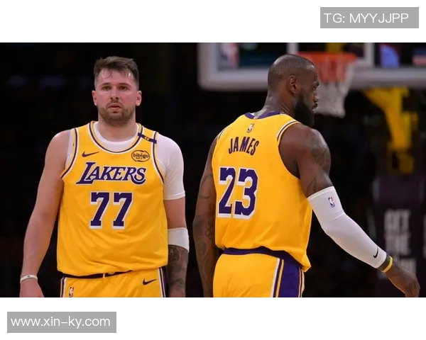 詹姆斯东契奇再显神威25分5篮板10助攻追平湖人传奇韦斯特与贝勒辉煌成就